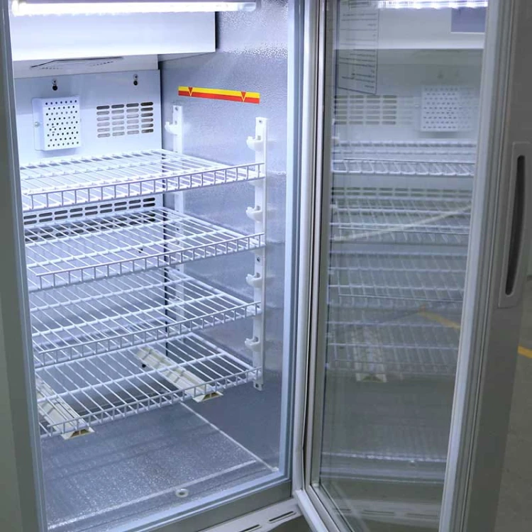 Chłodziarka farmaceutyczna Biobase BPR5V-118 wnętrze z półkami